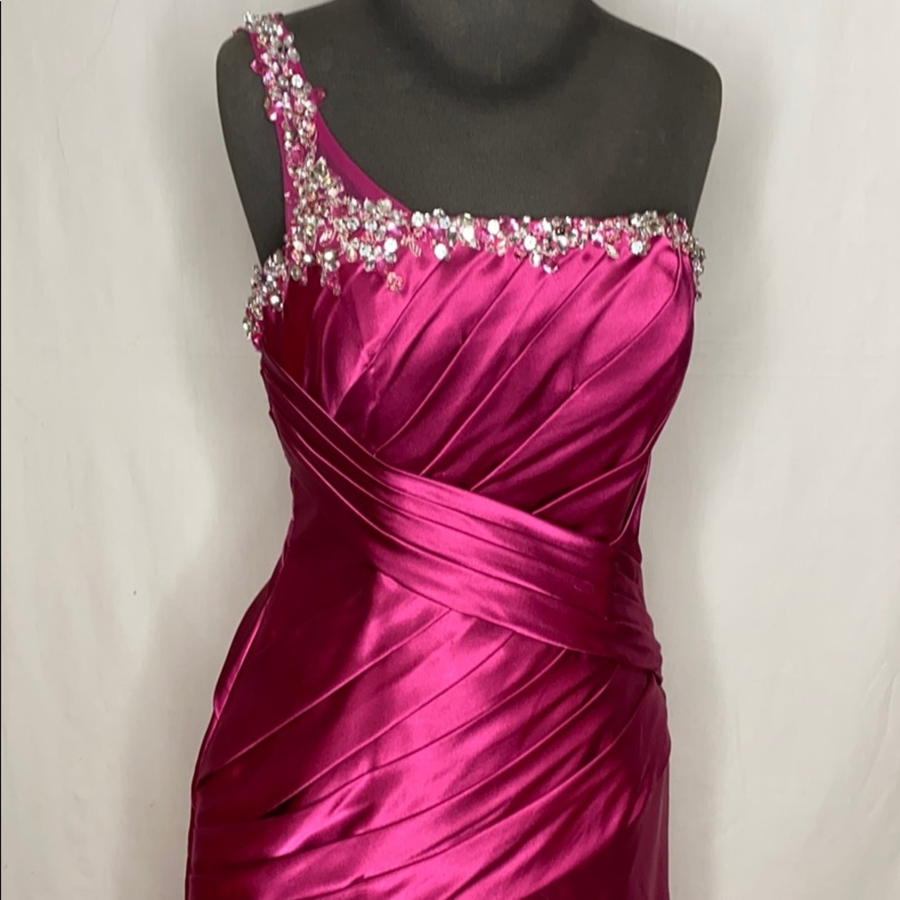 One shoulder gown